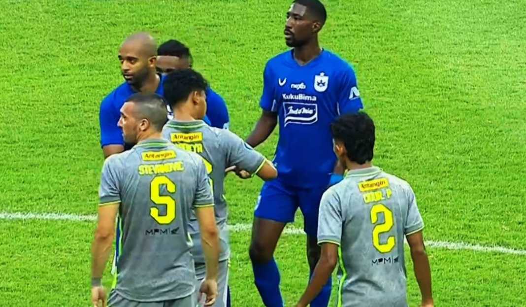 Duel Pemain PSIS Semarang dan Persebaaya di pekan ketiga Liga 1 2023-24 Hasil PSIS Semarang vs Persebaya Surabaya di Liga 1: Carlos Fortes Cetak Brace, Bajul Ijo Tumbang