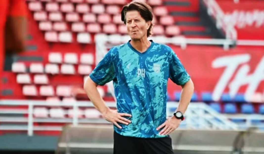 Pieter Huistra Sedang Dampingi Tim Latihan Jelang Lawan Persis Solo Jelang Hadapi Persis Solo di Pekan Ketiga Liga 1, Borneo FC Percaya Diri