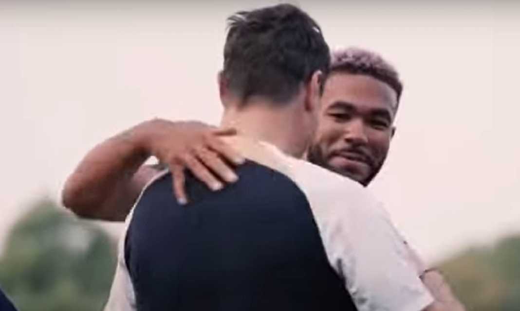 Reece James dan Mauricio Pochettino di hari latihan pertama musim panas ini Reece James dan Mauricio Pochettino di hari latihan pertama musim panas ini