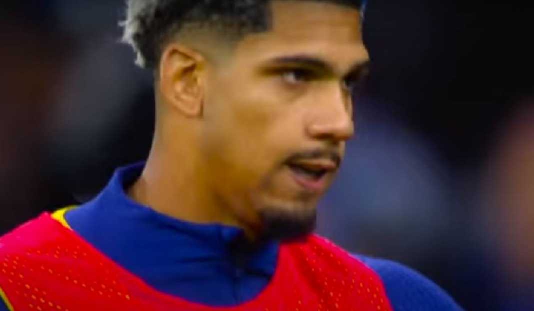 Ronald Araujo Sedang Pemanasan di Laga Barcelona Alasan Ronald Araujo Nggak Ambisi Jadi Kapten Barcelona