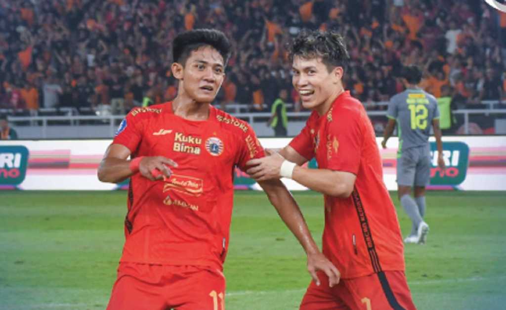 Ryo Matsumura usai mencetak gol ke gawang Persebaya