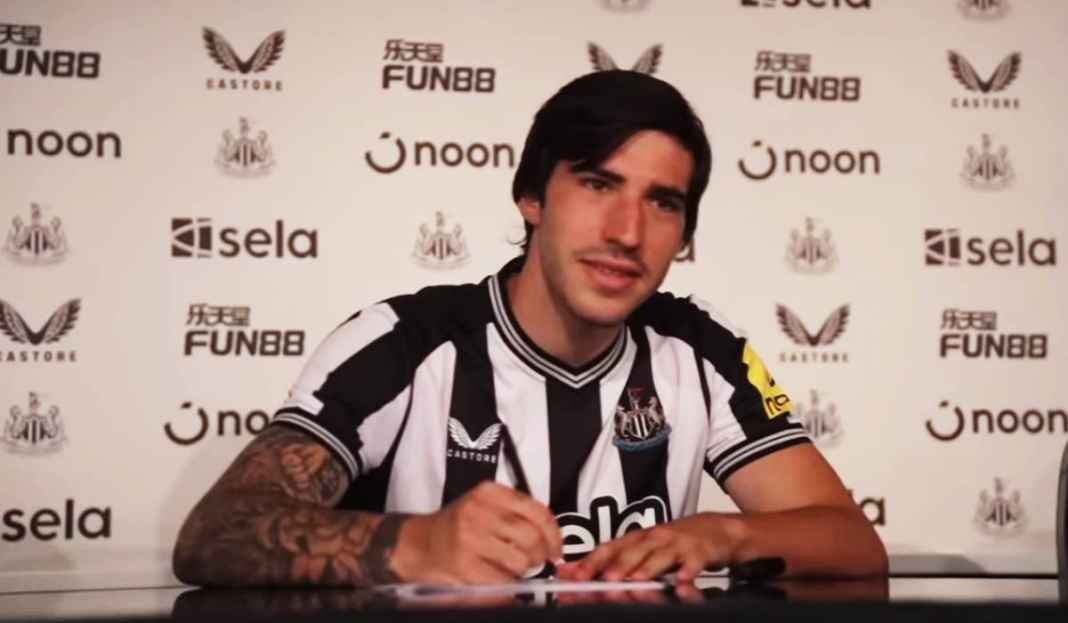 Sandro Tonali Saat Menandatangan Kontrak di Newcastle United Pindah ke Newcastle United, Sandro Tonali Pasang Target Tinggi