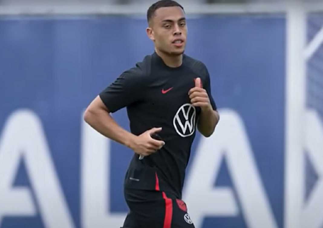 Sergino Dest dalam sebuah latihan bersama Timnas AS