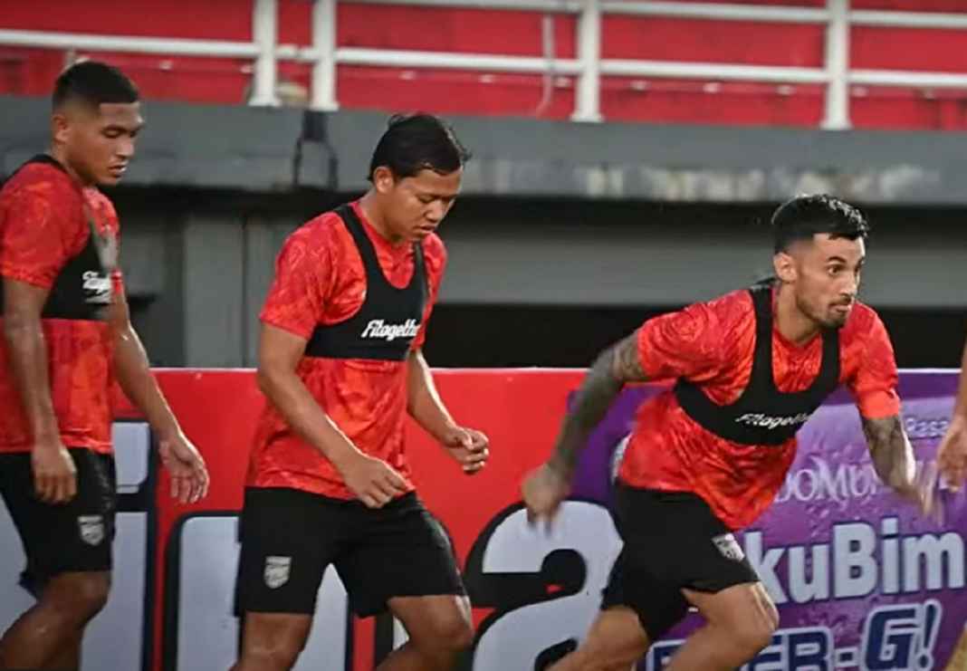 Stefano Lilipaly dan Adam Alis dalam latihan jelang Borneo FC menjamu Bali United