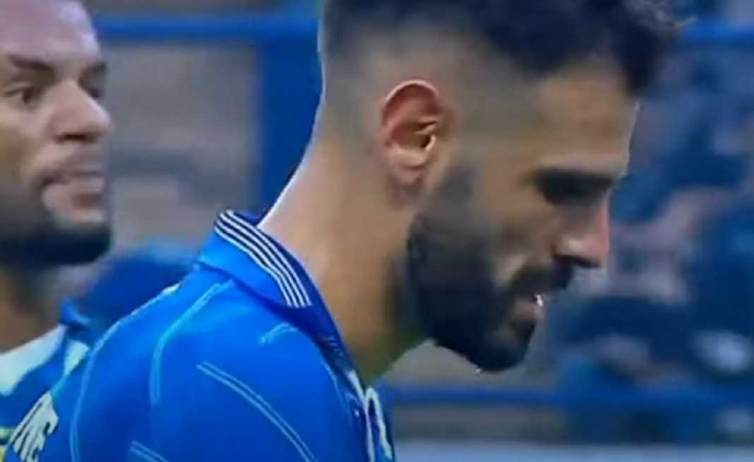 Tyronne Gustavo saat harus tinggalkan laga Persib vs Madura United akibat cedera Tyronne Gustavo saat harus tinggalkan laga Persib vs Madura United akibat cedera