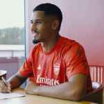 William Saliba Usung Ambisi Tinggi Usai Tanda Tangani Kontrak Baru di Arsenal