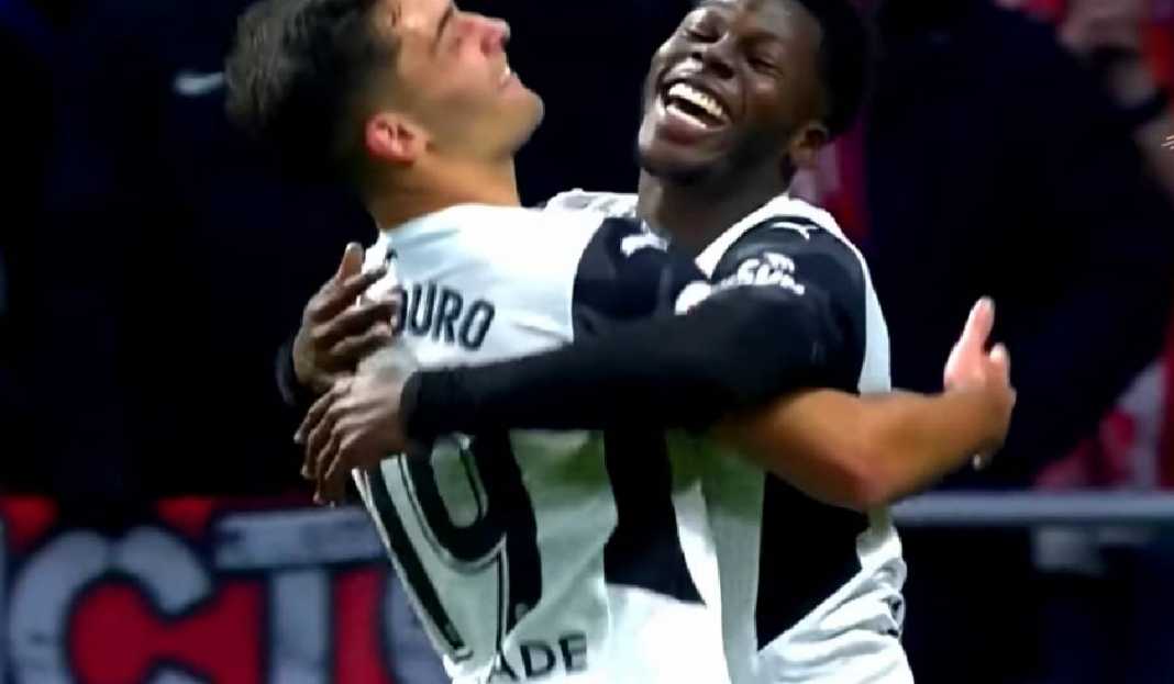 Yunus Musah Selebrasi dengan Rekannya di Valencia Yaah, Jual Mahal Yunus Musah Ala Valencia ke Milan Gagal!