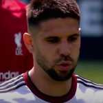 Aleksandar Mitrovic saat akan mencetak gol penalti ke gawang Liverpool