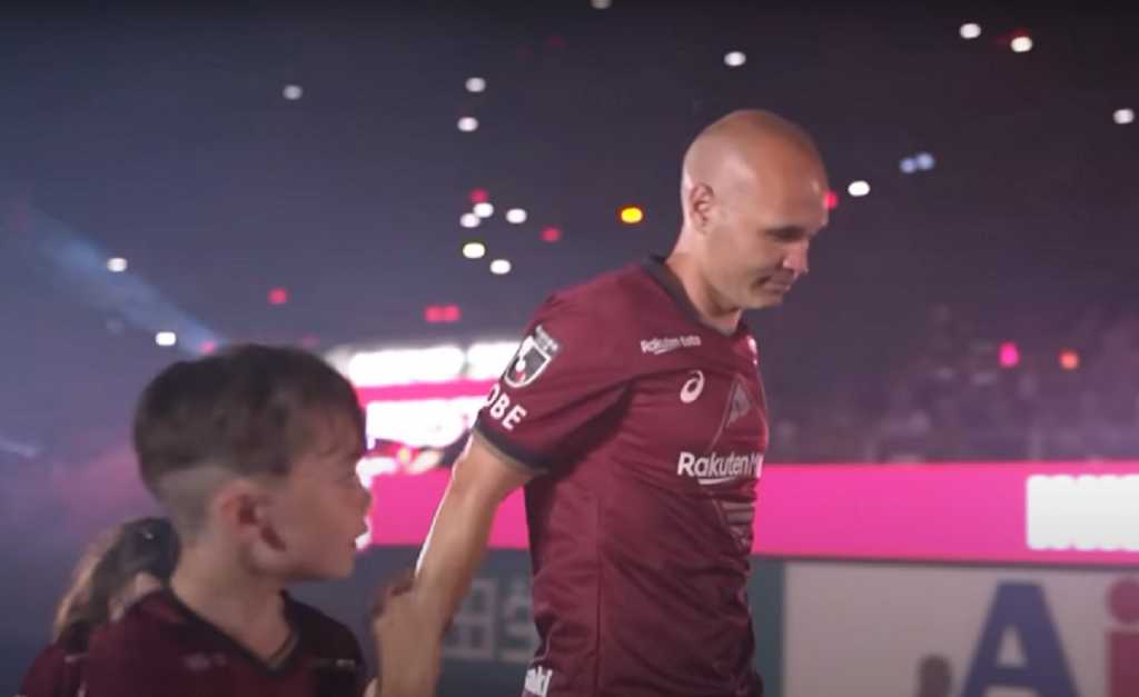 Andres Iniesta saat perpisahan dengan Vissel Kobe