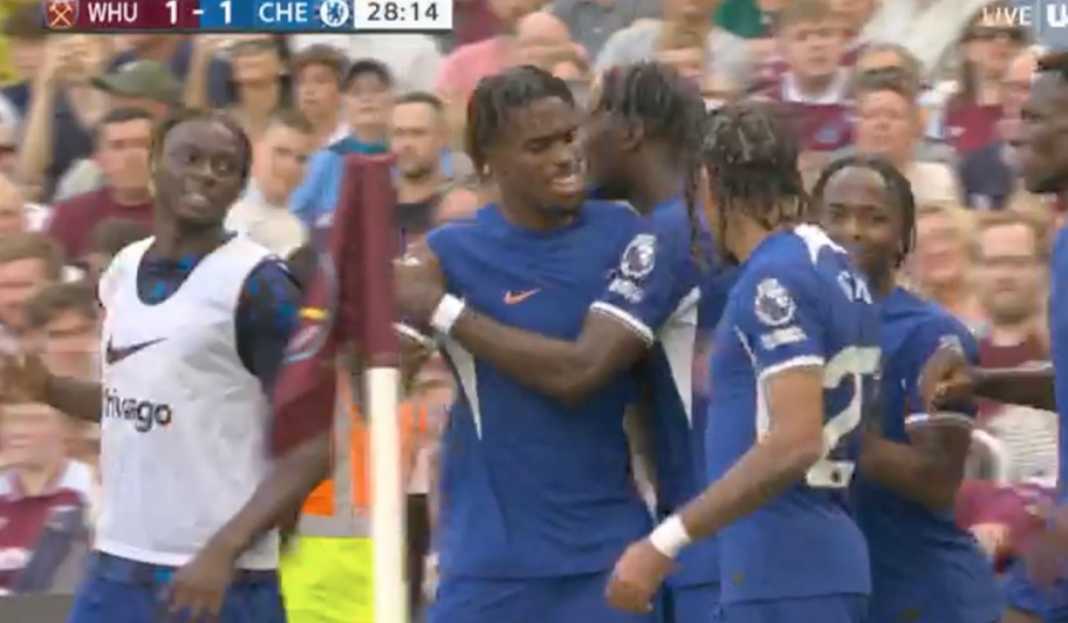 Carney Chukwuemeka saat rayakan gol Chelsea Kabar Cedera dan Suspensi Chelsea: Pembaruan Terkini dan Prognosis Kembalinya Pemain