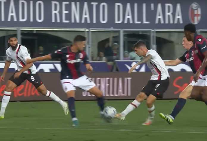 Christian Pulisic saat mencetak gol untuk AC Milan di Bologna