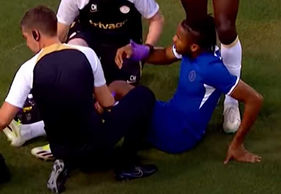 Christopher Nkunku Saat Cedera di laga Chelsea vs Borussia Dortmund Christopher Nkunku Saat Cedera di laga Chelsea vs Borussia Dortmund