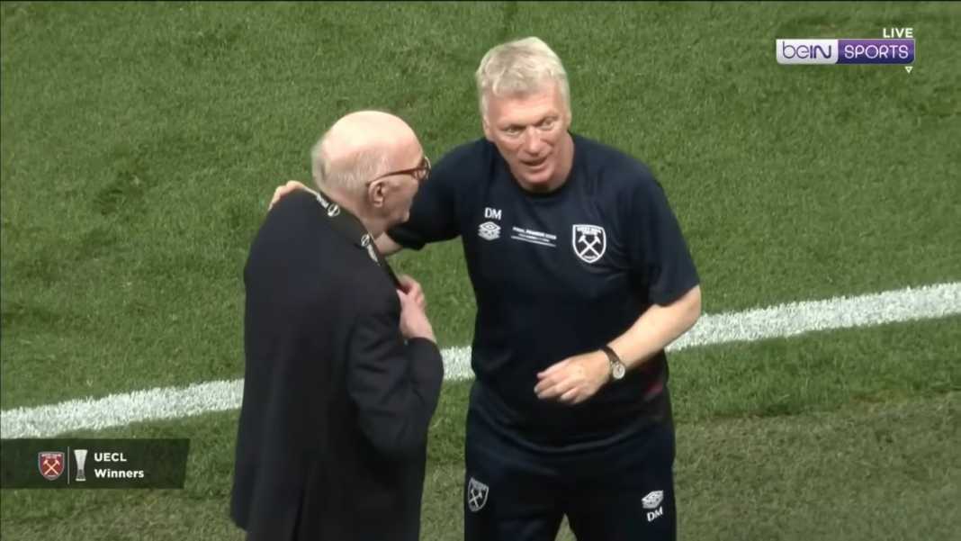 David Moyes berpose dengan ayahnya Liga Inggris Belum Dimulai, David Moyes Sudah Terancam Dipecat West Ham United