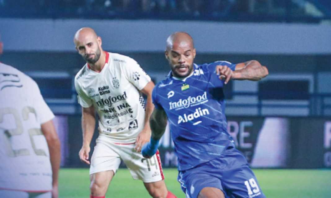 David da Silva dan Mohammed Rashid di laga Persib Bandung vs Bali United David da Silva dan Mohammed Rashid di laga Persib Bandung vs Bali United