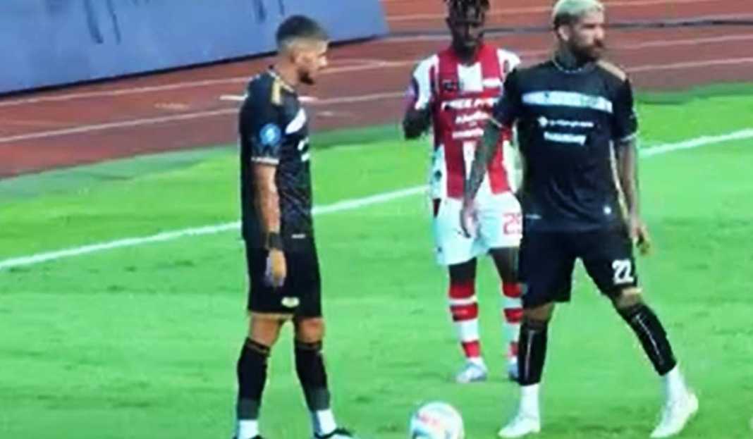 Duel Pemain Dewa United dan Persis Solo di Liga 1 Hasil Dewa United vs Persis Solo di Liga 1: 2 Kiper Tampil Apik, Laga Tuntas 0-0