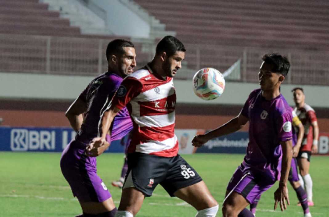 Duel RANS NUsantara vs Madura United yang mengejutkan dimenangkan tuan rumah Duel RANS NUsantara vs Madura United yang mengejutkan dimenangkan tuan rumah