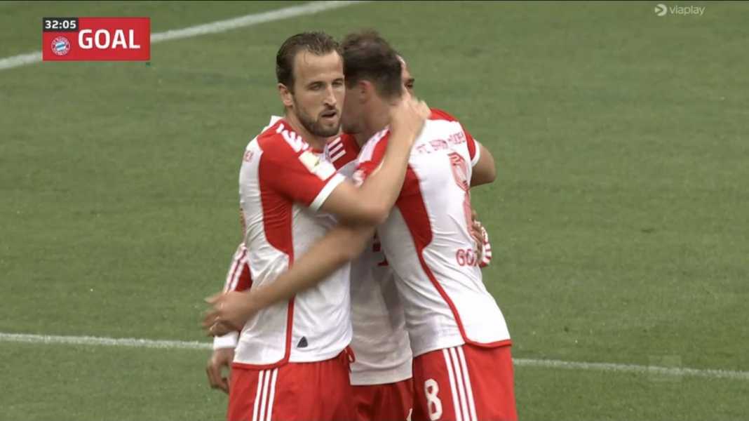 Gol bunuh diri Augsburg membuka keunggulan Bayern Munchen Harry Kane Keterlaluan! Sudah 4 Keterlibatan Gol dari Dua Laga Bayern Munchen