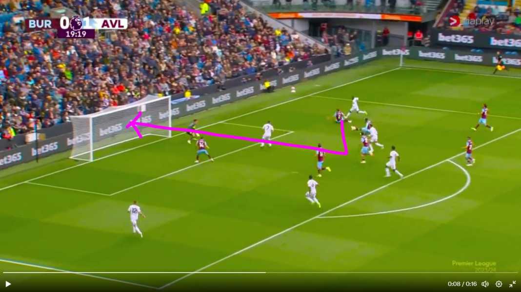 Gol kedua Matty Cash ke gawang Burnley Dua Gol Matty Cash Bagi Aston Villa, Dua Kali Abaikan Pemberi Assist