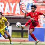 Hanif Sjahbandi Sesaat Sebelum Mencetak Gol Bekas Klubnya, Arema FC, yang Membawa Persija Unggul 2-1