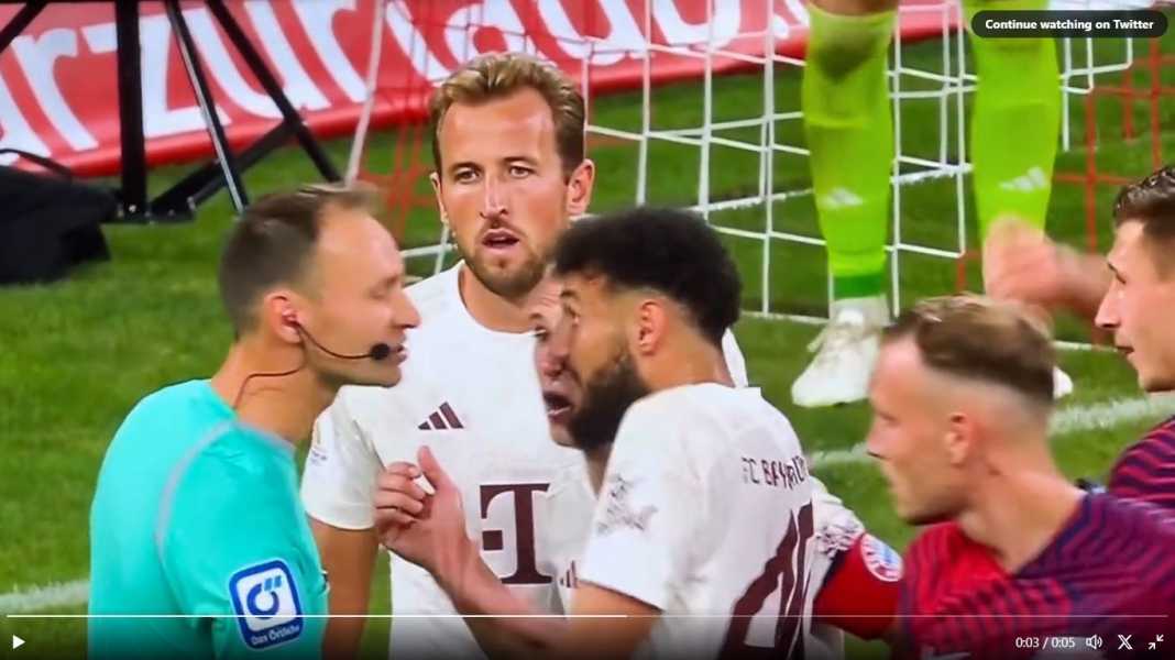 Harry Kane tak bisa ngomong Jerman Lihat Momen Ketika Harry Kane Tertegun di Depan Wasit, Gak Bisa Protes Penalti Bayern Munchen