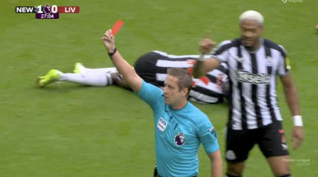 Hasil Newcastle United vs Liverpool - Kartu merah Virgil Van Dijk Hasil Newcastle United vs Liverpool - Kartu merah Virgil Van Dijk