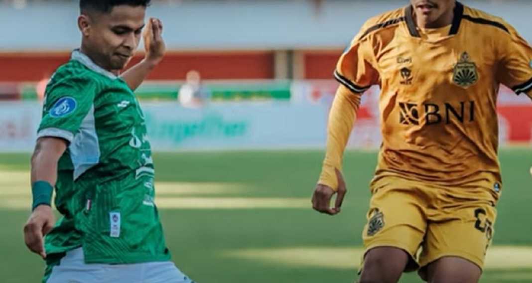 Irkham Milla dalam sebuah laga PSS Sleman yang akan bertamu ke Persita Irkham Milla dalam sebuah laga PSS Sleman yang akan bertamu ke Persita