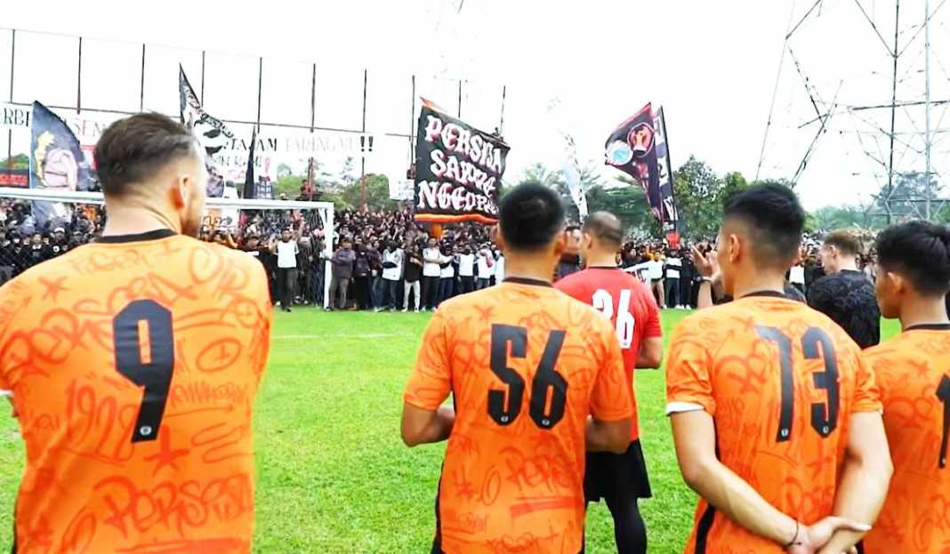 Jakmania Sambangi Latihan Persija Jakarta Persija Jakarta Tampil Loyo, Jakmania Langsung Kasih Ultimatum!