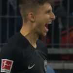 Jesper Lindstrom usai mencetak gol untuk Eintracht Frankfurt