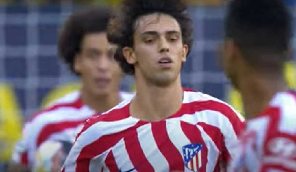 Diego Simeone Tendang Halus Joao Felix dari Atletico Madrid