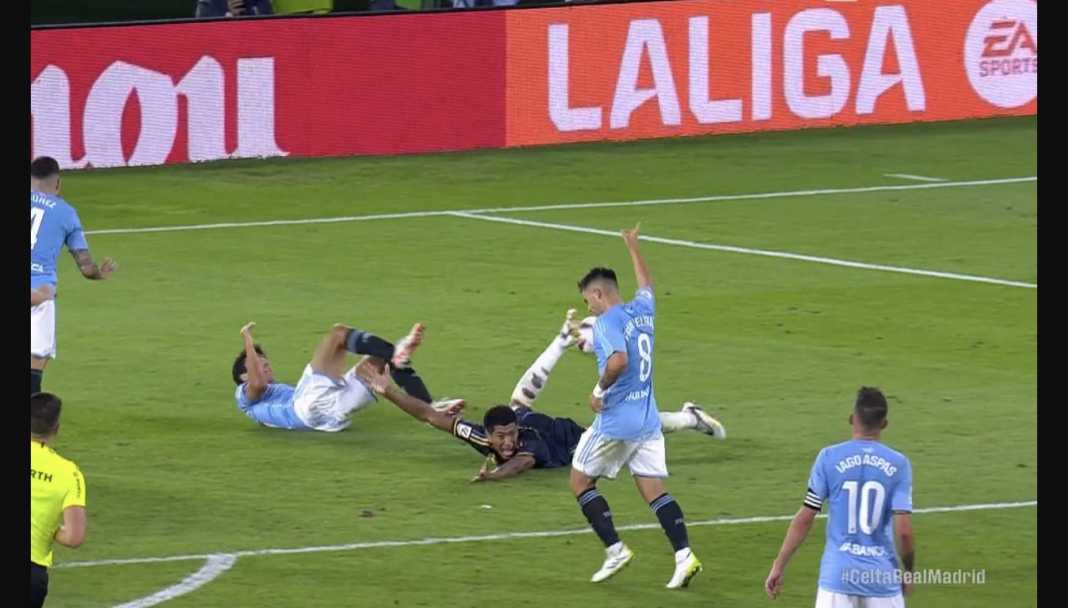 Jude Bellingham terjatuh di dalam kotak penalti Celta Vigo Jude Bellingham Sudah 4 Gol Dari Tiga Pertandingan Real Madrid!