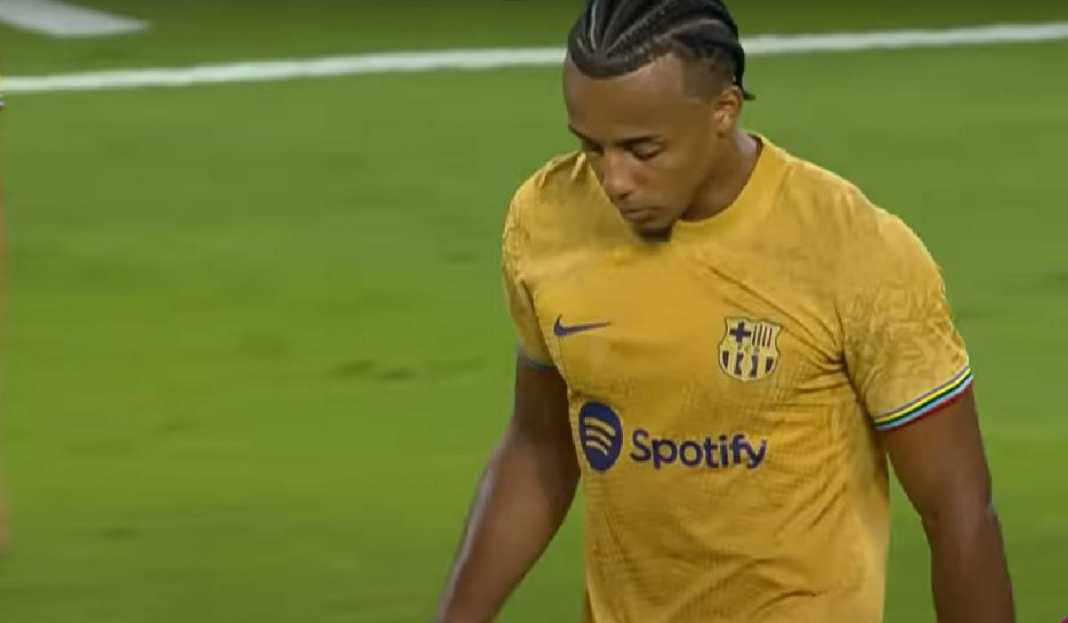 Jules Kounde TampildiLaga Barcelona Alasan Kenapa Arsenal Tidak Bisa Angkut Jules Kounde