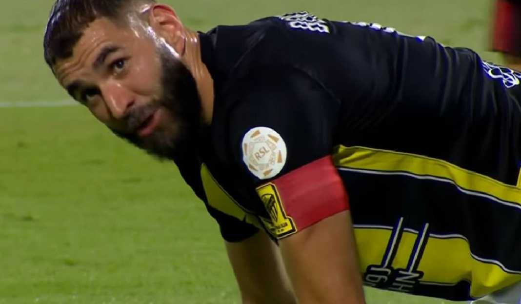Karim Benzema Saat Membela Al-Ittihad Kontra Al-Riyadh Karim Benzema Buka Keran Gol di Liga Arab Saudi, Al-Ittihad Menang Besar