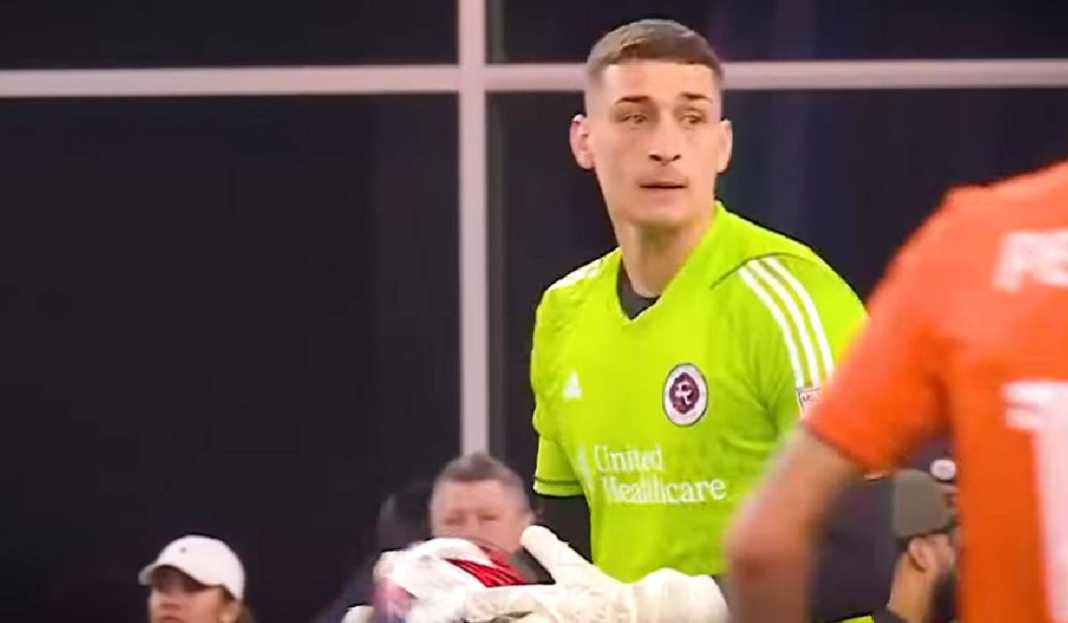 Kiper Baru Chelsea Chelsea Segera Perkenalkan Kiper Baru