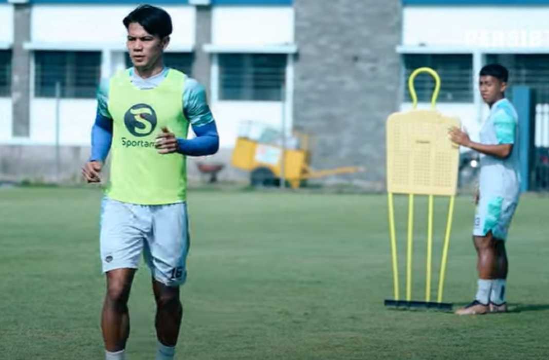 Latihan Persib Bandung Jelang Hadapi PSIS Semarang Latihan Persib Bandung Jelang Hadapi PSIS Semarang