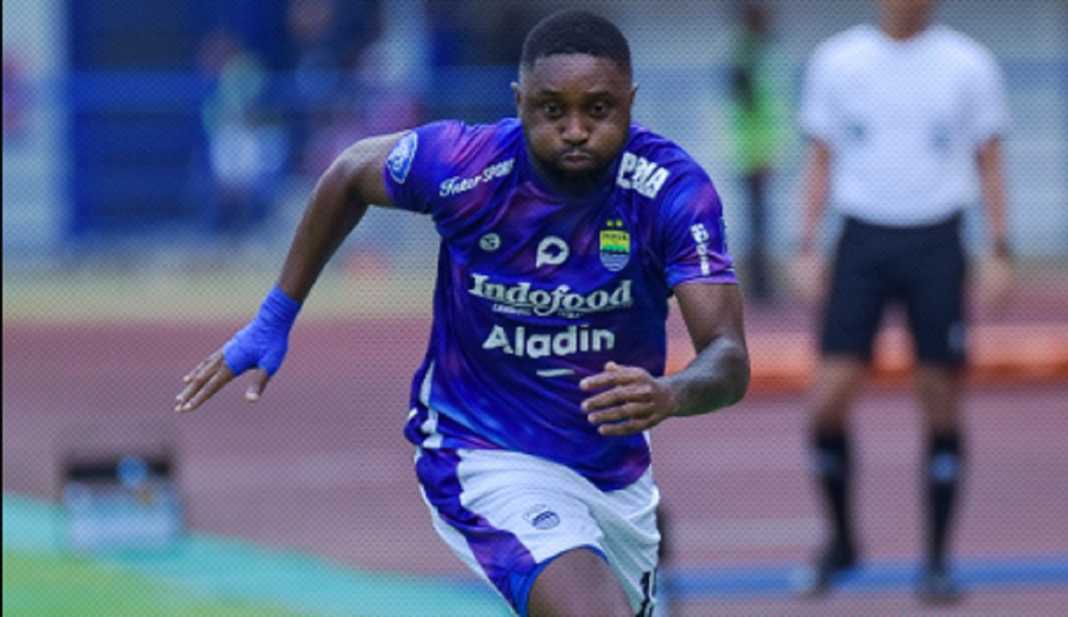 Levy Madinda pencetak gol Persib di laga kontra Barito Putera Levy Madinda pencetak gol Persib di laga kontra Barito Putera