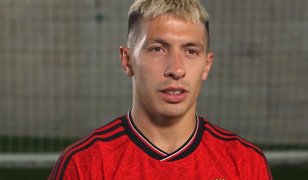 Lisandro Martinez dalam wawancara dengan MUTV Lisandro Martinez Sebut Manchester United Selalu Tuntut Dedikasi Maksimal Para Pemain