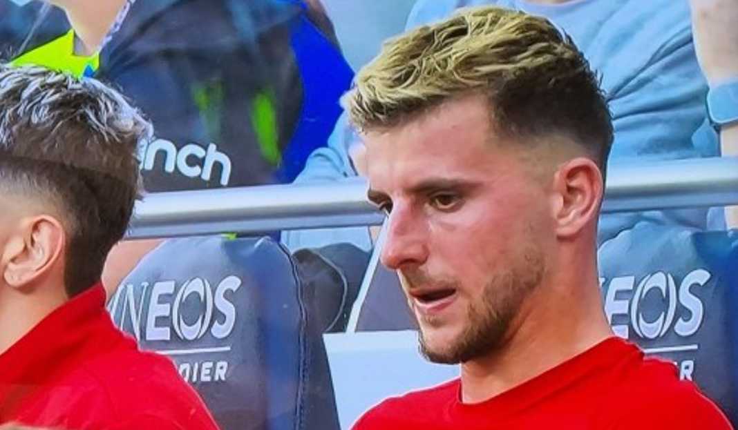Mason Mount menderita cedera ringan Kabar Manchester United : Mason Mount Cedera, Altay Bayindir Tes Medis, Sofyan Amrabat Menunggu