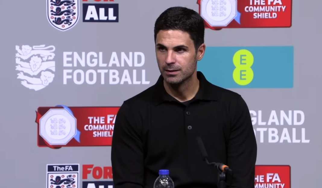 Mikel Arteta di ruang konferensi pers Mikel Arteta Bangga Kalahkan Tim Terbaik Dunia Untuk Menangi Community Shield
