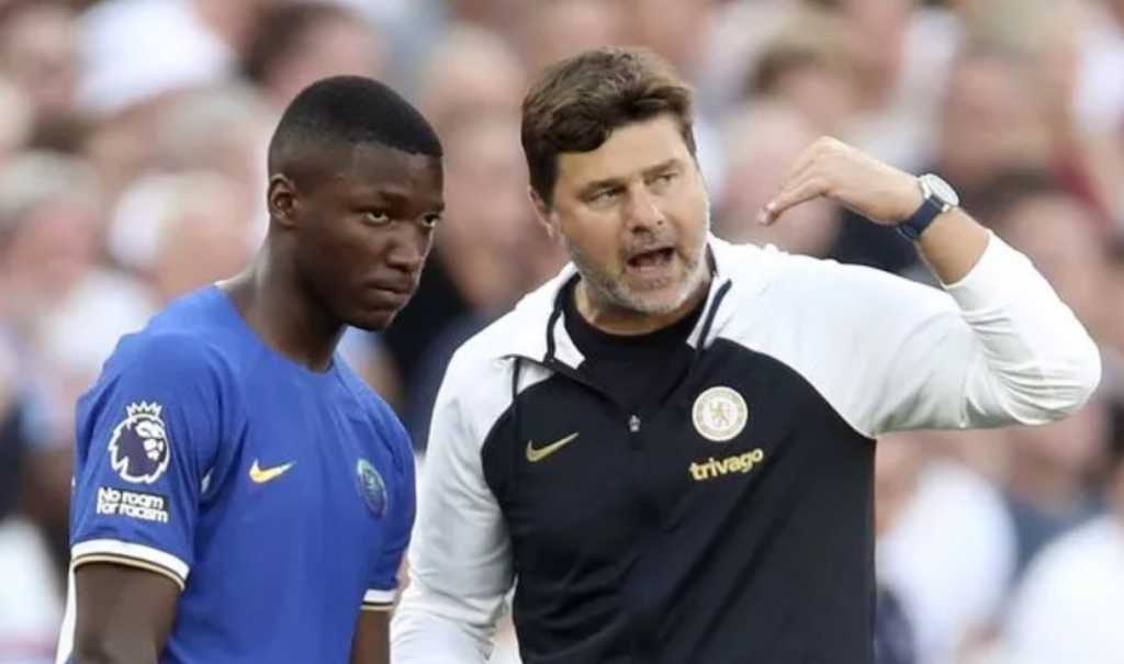 Moises Caicedo dan Mauricio Pochettino pelatih Chelsea