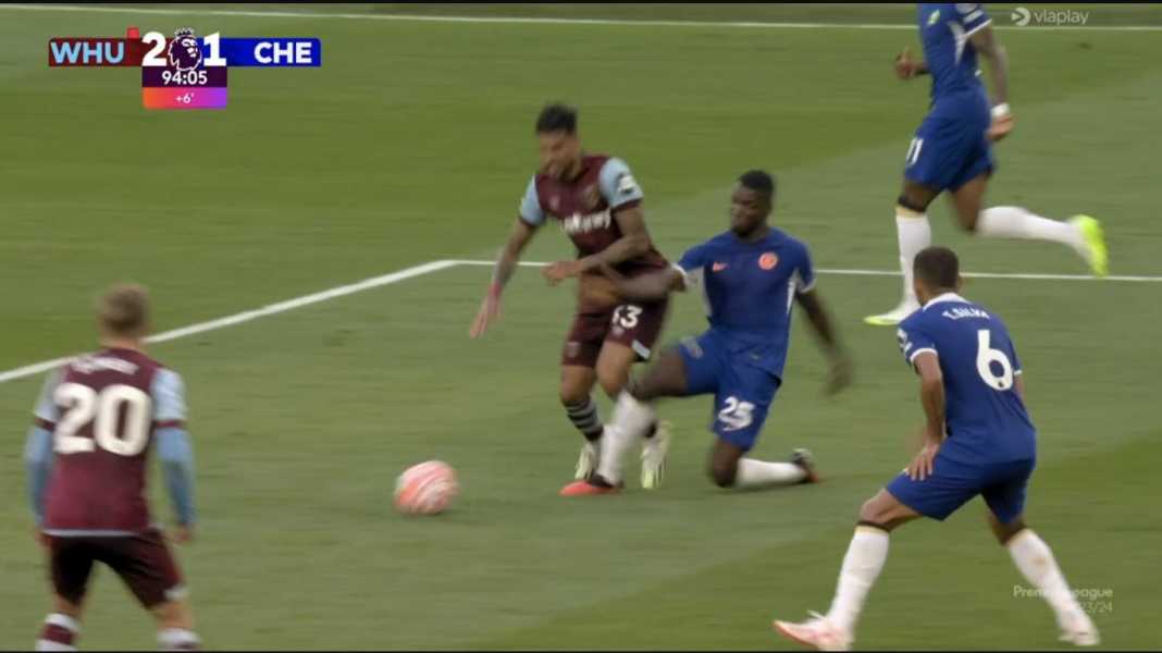 Moises Caicedo jadi penyebab penalti bagi West Ham Komedi di Skuad Chelsea, Dua Pemain Termahalnya Satu Gagal Penalti, Satu Penyebab Penalti