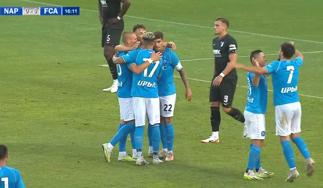 Pemain Napoli rayakan gol ke gawang Augsburg Prediksi Liga Italia : Tandang ke Tim Promosi, Juara Bertahan Napoli Incar Awal Sempurna
