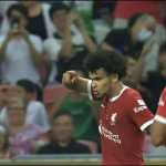 Luis Diaz Tunjuk-tunjuk Satu Rekan Liverpool Usai Cetak Gol ke Gawang Bayern Munchen