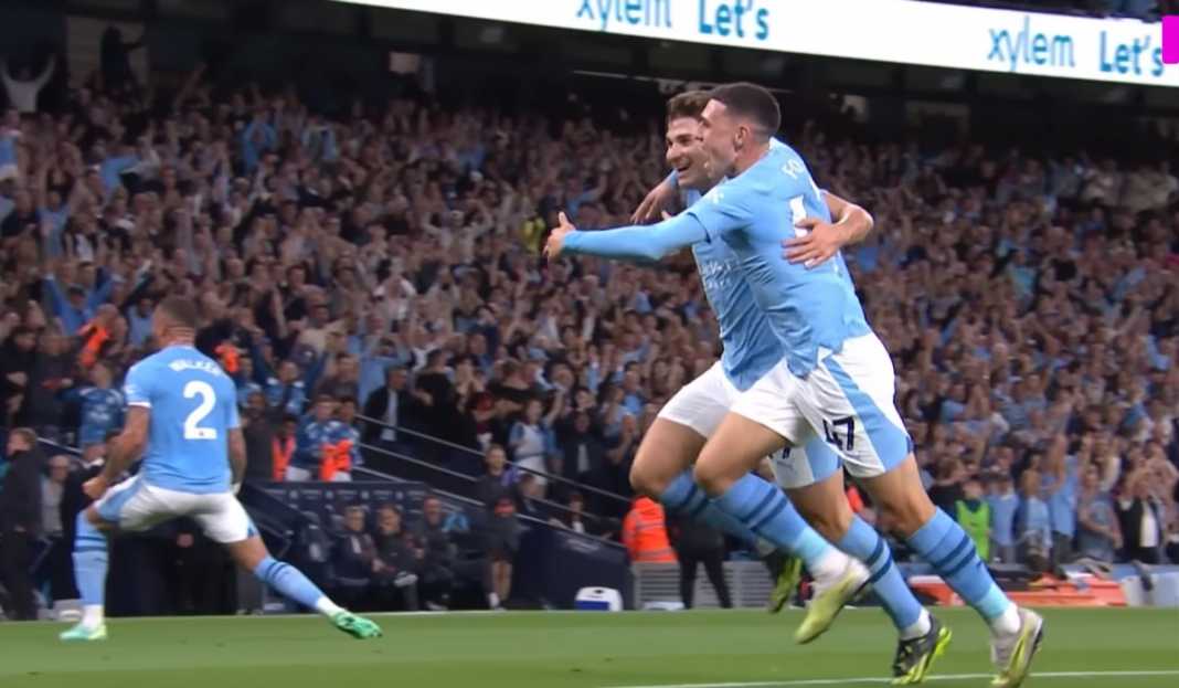 Phil Foden saat rayakan gol Julian Alvarez Sumbang Assist Penentu Kemenangan City, Phil Foden Tuai Pujian dari Pep Guardiola