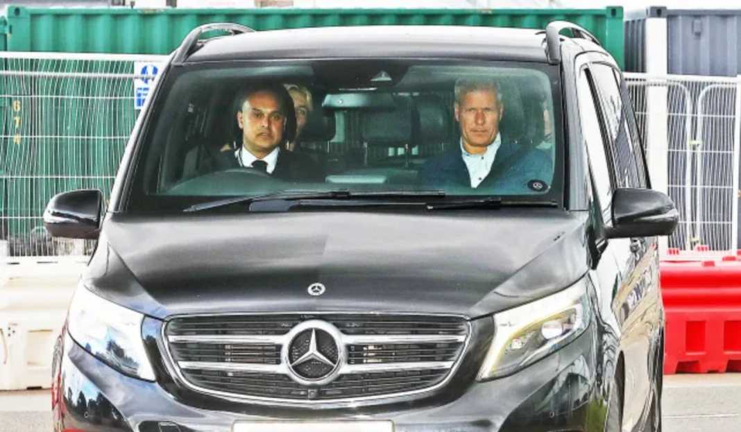 Rasmus Hojlund tiba di Carrington Rasmus Hojlund Lulus Tes Medis, Manchester United Beri Jonny Evans Kontrak Satu Tahun