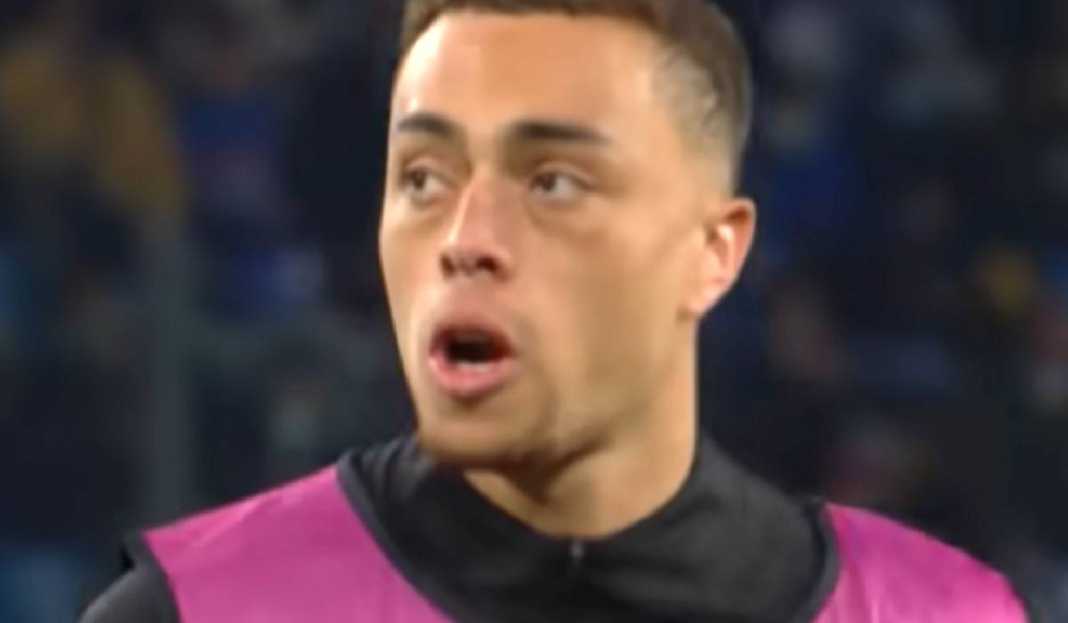 Sergino Dest Tampil untuk Barcelona Sergino Dest Bikin Full Senyum Barcelona, Emang Kenapa?