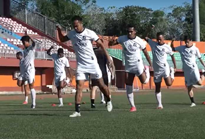 Skuad Madura United dalam Sebuah Sesi Latihan