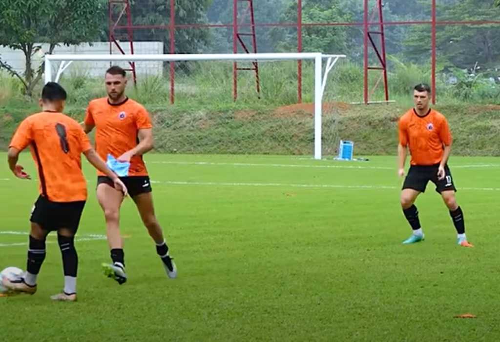 Skuad Persija Jakarta dalam Sebuah Sesi Latihan