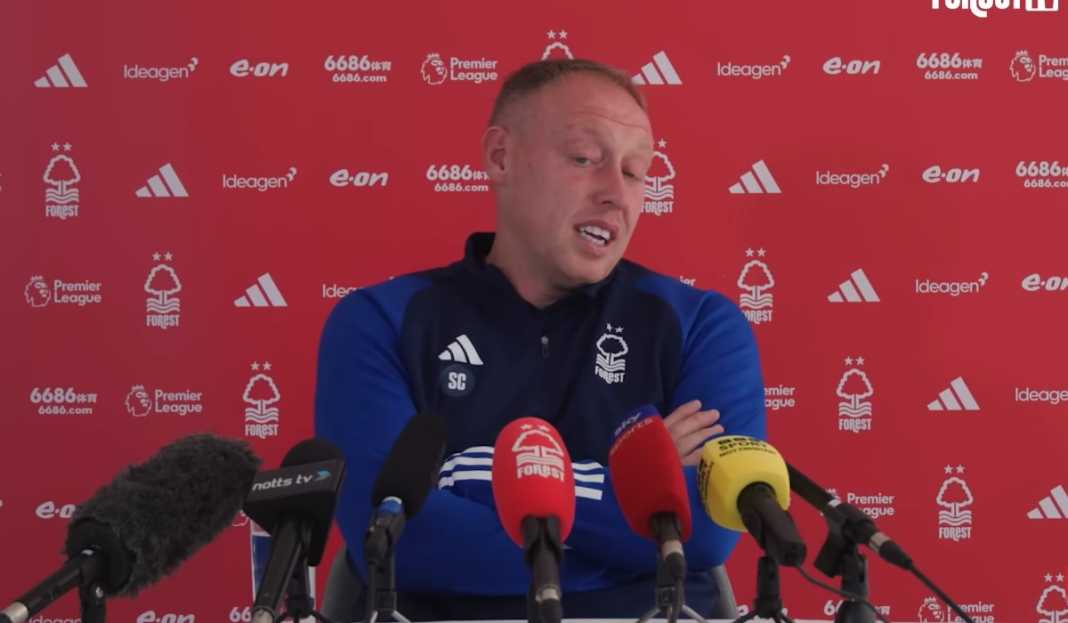 Steve Cooper dalam konferensi pers Nottingham Forest Steve Cooper Ungkap Kondisi Skuad Nottingham Jelang Laga Pembuka Kontra The Gunners