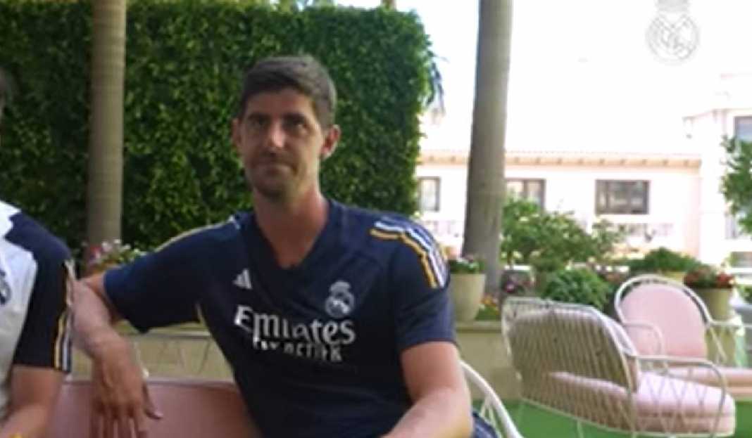 Thibaut Courtois Sedang Wawancara Thibaut Courtois Mulai Bicara Masa Depannya, Bertahan atau Hengkang di Real Madrid?