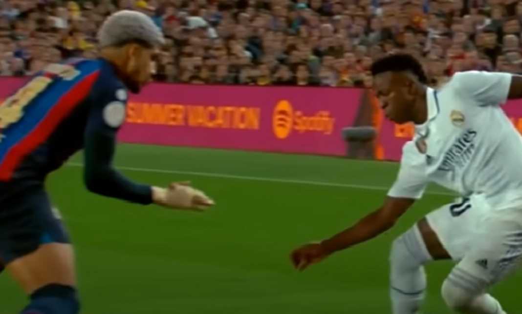 Vinicius Jr hadapi Ronald Araujo dalam El Clasico Vinicius Jr hadapi Ronald Araujo dalam El Clasico